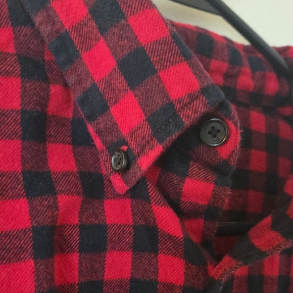Lands' End Red and Black Plaid Men's Shirt - Picture 4 of 5